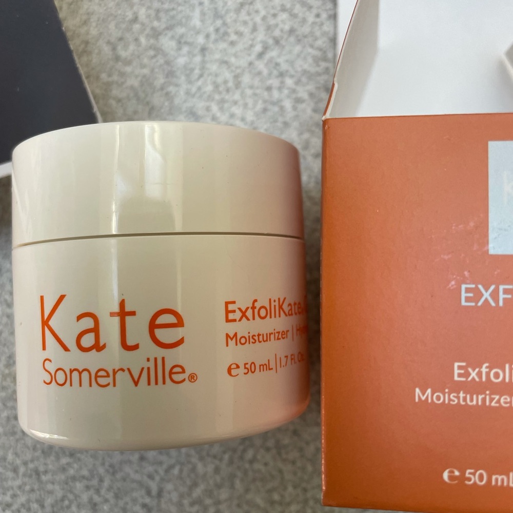 Kate Somerville ExfoliKate Glow moisturizer (lactic acid + Hyaluronic acid)